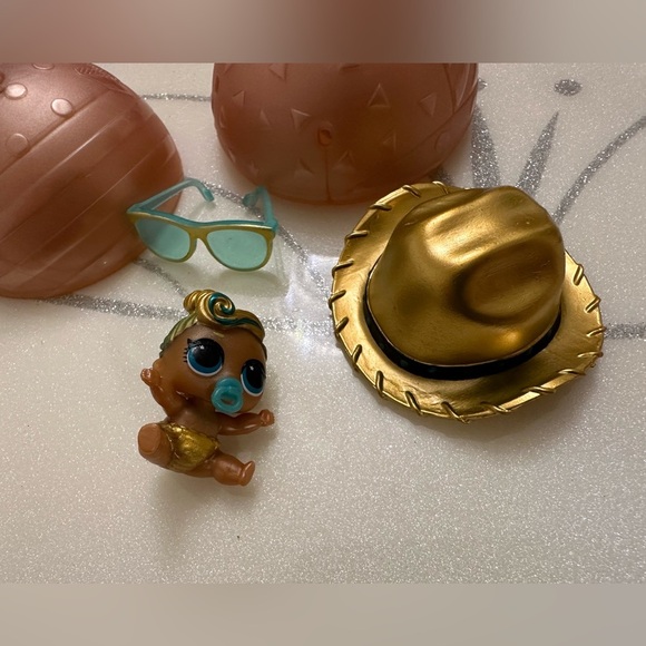 LOL Surprise Doll Lil Lux  24K Gold Color Changer Lil ultra rare hard to find - Picture 3 of 3